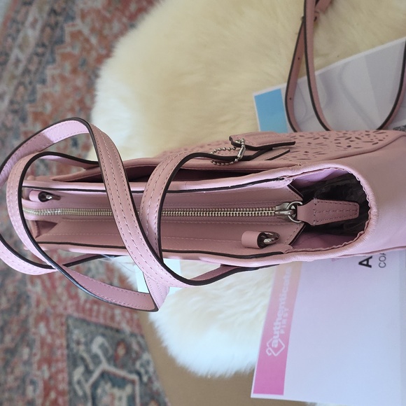 Adorable NWT Coach Taylor Bette Pink Leather Eyelet Tote 🩷🎁🩶 - Picture 5 of 16